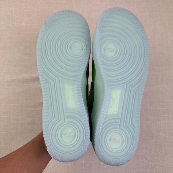 ? Nike Air Force 1 Low Premium \